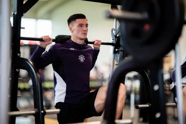 世界杯竞猜-7400万水货?曼联锋霸靠NFL特训踢疯了,名宿排队公开道歉!