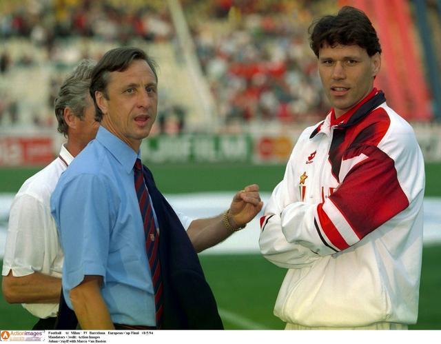 界杯外围买球-满级号的17岁!范巴斯滕首秀替下克鲁伊夫,这是足坛最牛交接